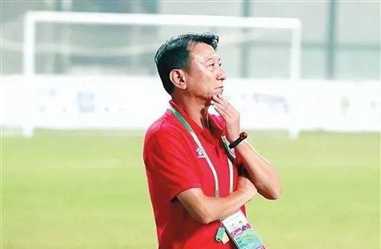 见厨房里的两人正在着急忙慌的收拾已经烧糊了锅，看起来衣衫也很整齐，并没有什么不对劲的地方，叶辰心里不免有些失望。